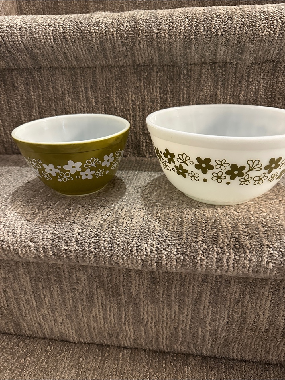 Pyrex mixing bowl featuring the avocado green Spring Blossom pattern Crazy Daisy